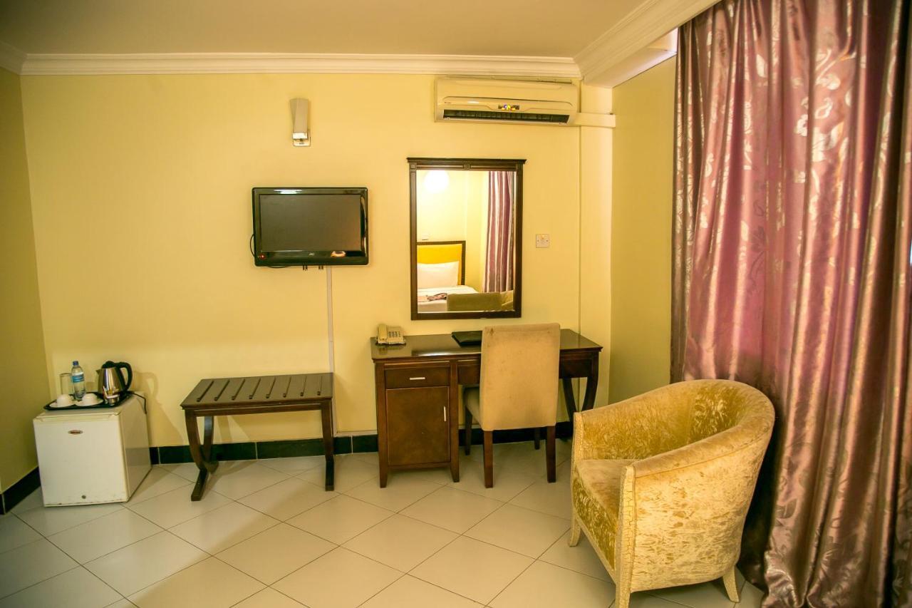 Kebbys Hotel Dar es Salaam Exterior foto